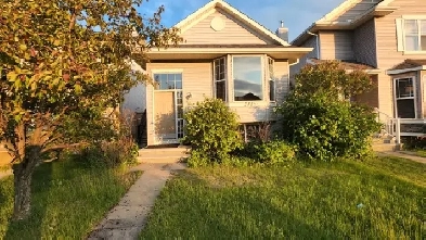 For Rent–House in 231 Cranberry Way SE,Calgary( Pet& smoking Ok) Image# 1