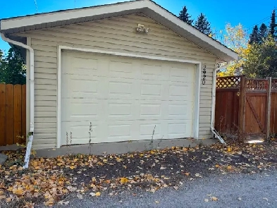 Garage in Charleswood for rent Image# 1