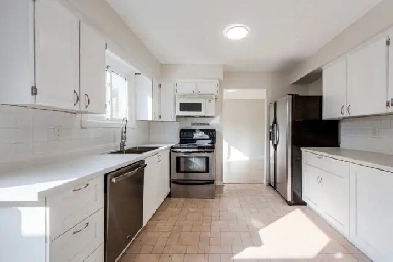 3 Bed/ 3 Bath Home For Lease In Pickering! Image# 6