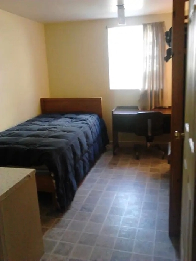 Oct - Quiet Rooms near Georgian College Image# 1