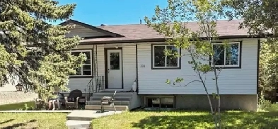 penbrooke SE 3 BR main floor Image# 1