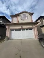 Huge home in the desired neighborhood of Hollick Kenyon! Image# 1