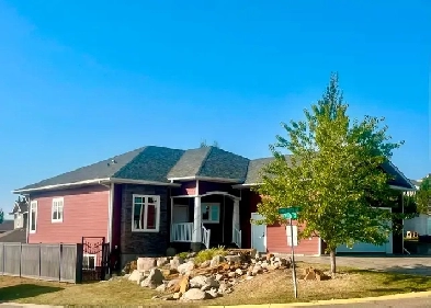 Beautiful Saddleback Bungalow - Energy Efficient, move in ready Image# 4