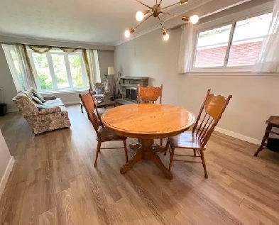 REDUCED$ SCARBORO McCOWAN MAIN FLOOR ROOMS FOR FEMALES  PARKING Image# 1