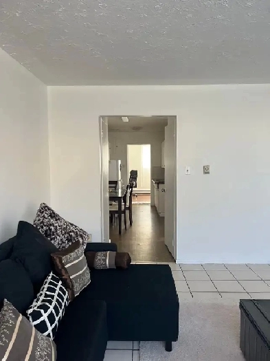 4-plex 804/806 Victor Street (1min from HSC) – Price Reduced Image# 3