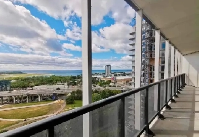 Private Room in 2 Bed 2 Bath Lakeview Downtown Image# 1