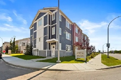 4 Bedroom Town House with Double Garage for Rent Image# 1