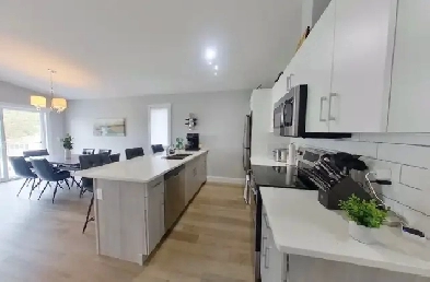 Bright three bedroom unit Image# 11