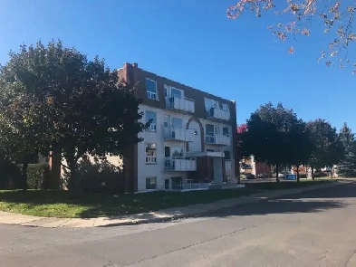 4 1/2 Longueuil (1610-101) avec terrasse (Libre novembre) Image# 8