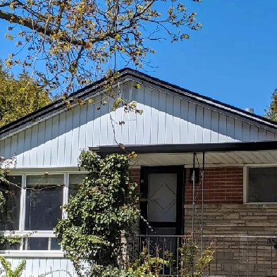 Upstairs Bedroom for Rent-Ideal Location Image# 1