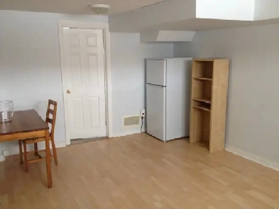 Bright One bedroom Basement Apartment with separate Entrance Image# 1