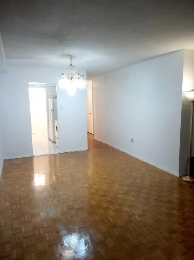 1000 sqft Condo $459,999 Open Balcony 2 bdrm 1 bth pvt parking Image# 9