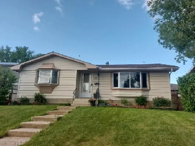 Brentwood 3 Bed House whole yard Pet OK Close U of C and C train Image# 1