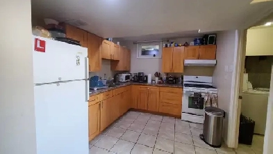 $1595, 3 ROOMS SUITE, SEPARATE LAUNDRY & CARPORT 250-649- 5694 Image# 1