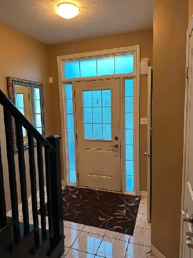 Bright and specious townhouse in Grimsby on the lake for rent. Image# 6