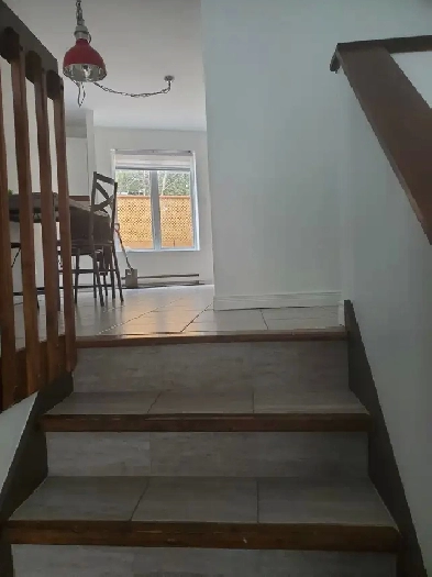 Joli condo avec 2 chambres à coucher Image# 12