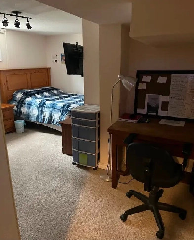 Student room west mtn Hamilton $800/mth October 1st Image# 3