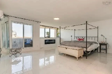 3br Spring Garden Road Penthouse Image# 2
