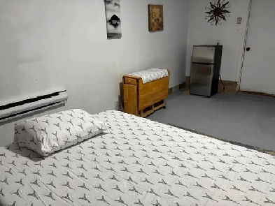 Chambre à louer tout  à Lachine 5 min Dorval airport Image# 1