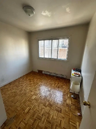 A private room is available for rent in a clean, family-friendly Image# 1