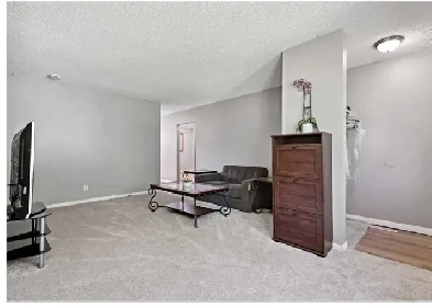 MAIN FLOOR 2 bedroom/1 bath in GLENBROOK Image# 1