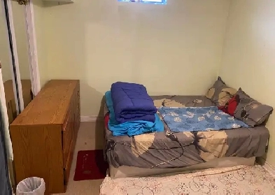 Furnished girls room Mississauga Heartland square one 1-Oct Image# 1