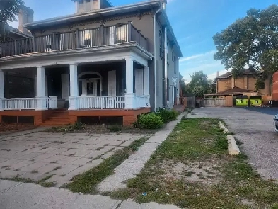 Large one Bedroom Apartment