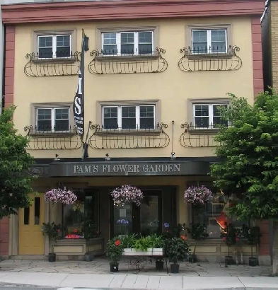 1 bedroom unit above Pam's Flowers downtown- 2-793 Princess Image# 1