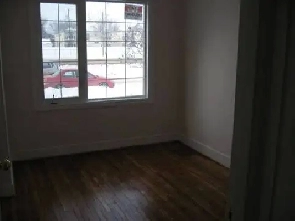 Clean & Cozy 2 Bedroom house, fenced backyard, sm pet friendly Image# 7
