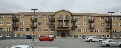 Available now! 2 bdr apt, top floor, Storage, Elevator, Est SJ Image# 1