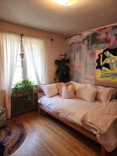 Furnished Artsy Queen West sublet Image# 16