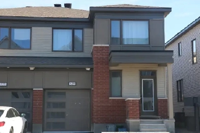 Halfmoon Bay End Town House for Rent 529 Rye Grass Way Image# 3