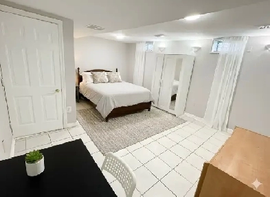 Master BR, Private bath, 30s walk to Glencairn stn (Yorkdale) Image# 5