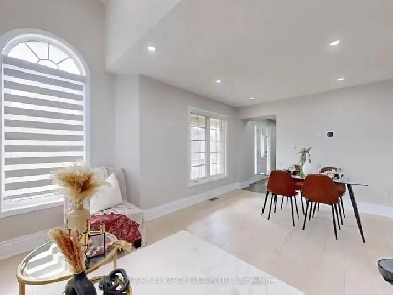 2 Private rooms available for $800 Rent near Derry/Scott Blvd Image# 3