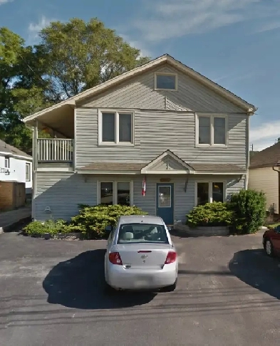 Dundas Quaint 1 bedroom plus den Cape Cod style apartment Image# 10