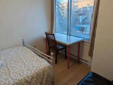 Room for rent. near Metro Monk. monthly lease Image# 4