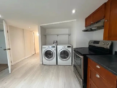 2-Bedroom Suite by the Gorge – Walk to the Water! Image# 2