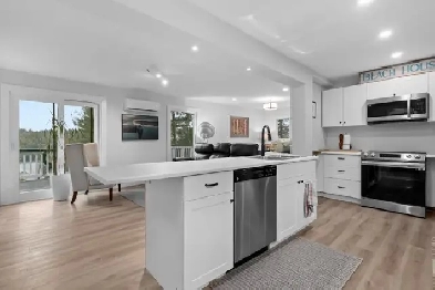 Large studio/1-BDRM apartment available November 1st Image# 1