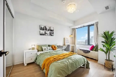 Cozy Furnished 1 Bed   Den/ 1Bath Condo near VMC Subway Image# 9