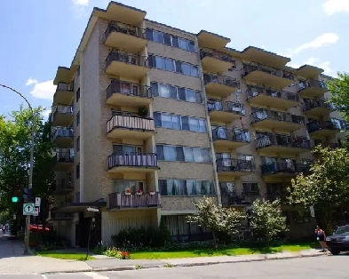 Lease Transfer – Spacious 4 ½ at 5160 Decelles, Côte-des-Neiges Image# 1
