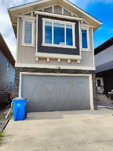 Upgraded 3BR family house in Cochrane Fireside (upper unit) Image# 5