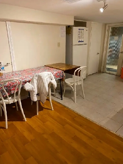 Cozy room in eastyork available from Oct 29th,single/couple Image# 5