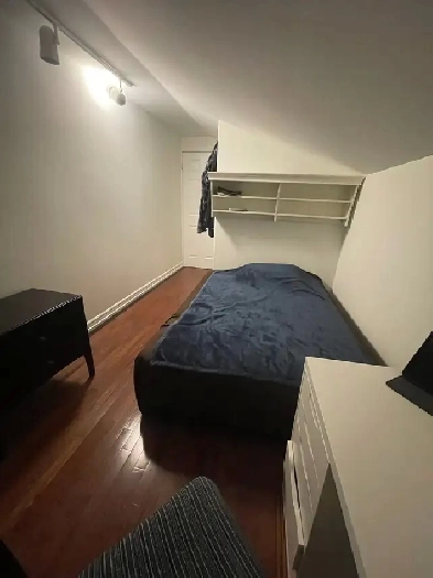 FURNISHED ROOM - EGLINTON & KEELE - CLOSE TO TTC - FREE PARKING Image# 1