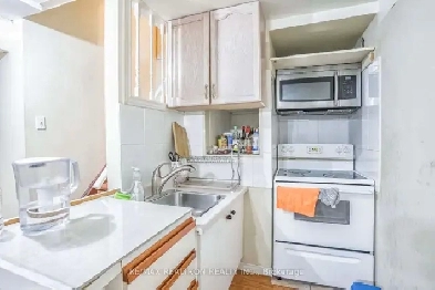 1 BDROOM BASEMENT APARTMENT FROM NOV 1 NEAR SHERIDAN COLLEGE Image# 1