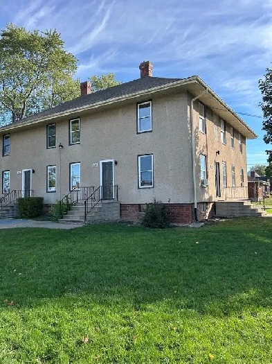 Three Bedroom Apartment Welland Image# 1