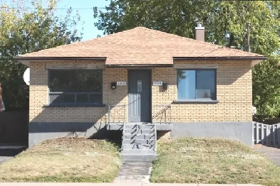 Bungalow avec logement. Possibilité de revenus ou bi-génération Image# 1