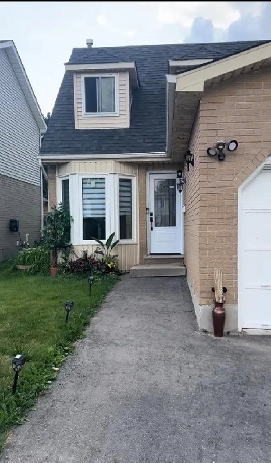 Room for Rent! Starting Nov 1st:) 850$ per month. Image# 1