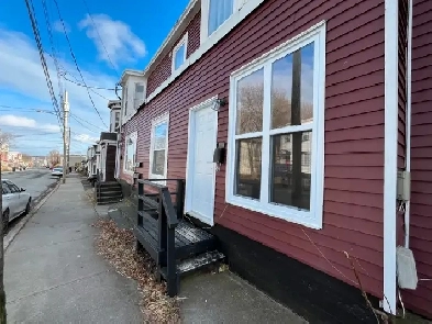 91-95 Pennywell Road, Unit 4 - Bright Spacious One Bedroom Image# 1