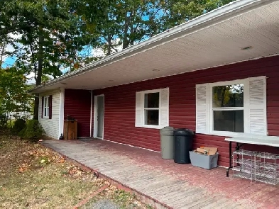 254 Macpherson St, Unit 1,3 bedroom(1bath 1kt)North,all included Image# 1