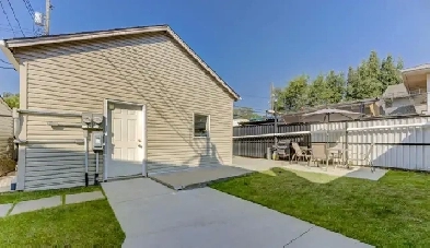 Edmonton Home w/2-Bedroom Legal Suite   Oversized Heated Garage Image# 4